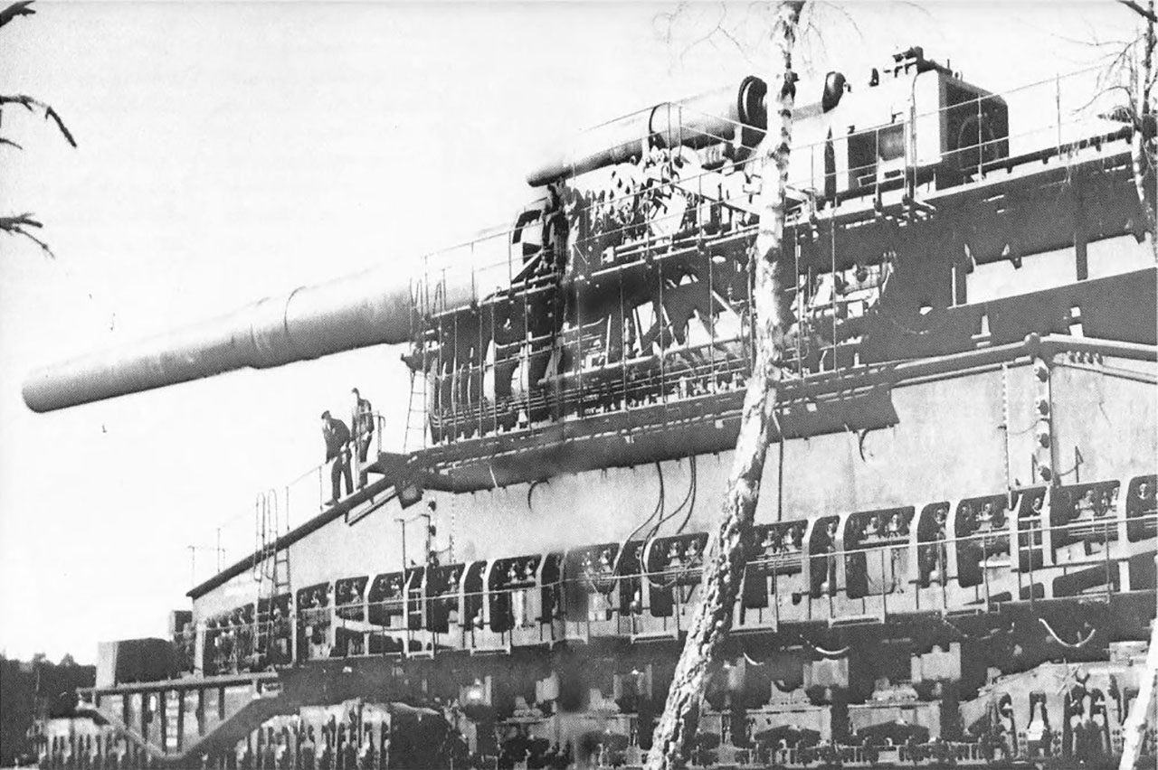 Schwerer gustav. Дора немецкая пушка. 800 Мм пушка Дора. Немецкая мортира Густав. Карл Густав пушка.